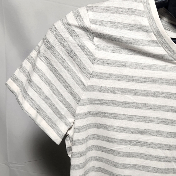 ⚡️🛍 4/$20 🛍 Mossimo Supply Co. Women's Gray and White T-Shirt-Size XL - Picture 4 of 6